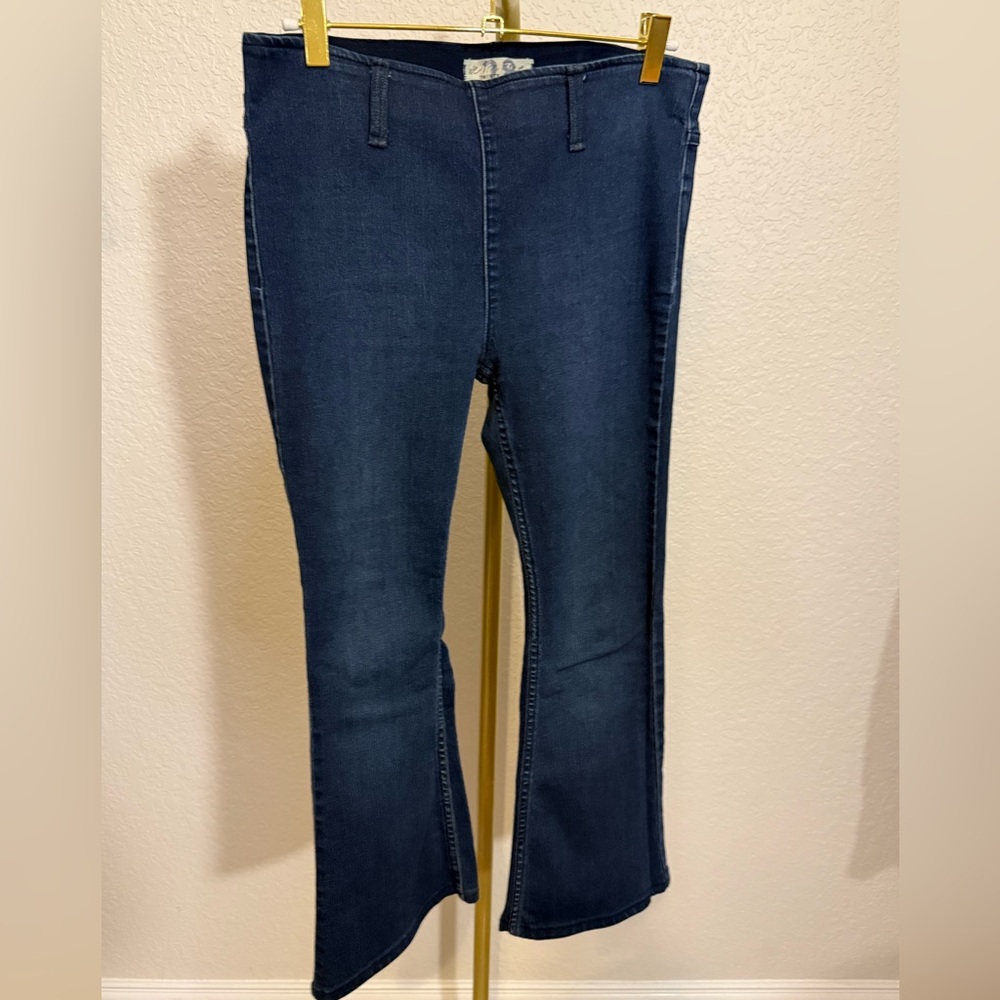 We the Free Penny pull on Flare Dark Blue Stretch Flare Jeans (B1)